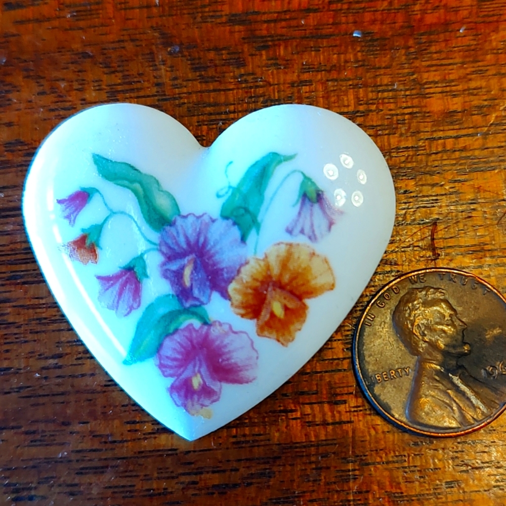 Avon brooch with sweet pea flowers